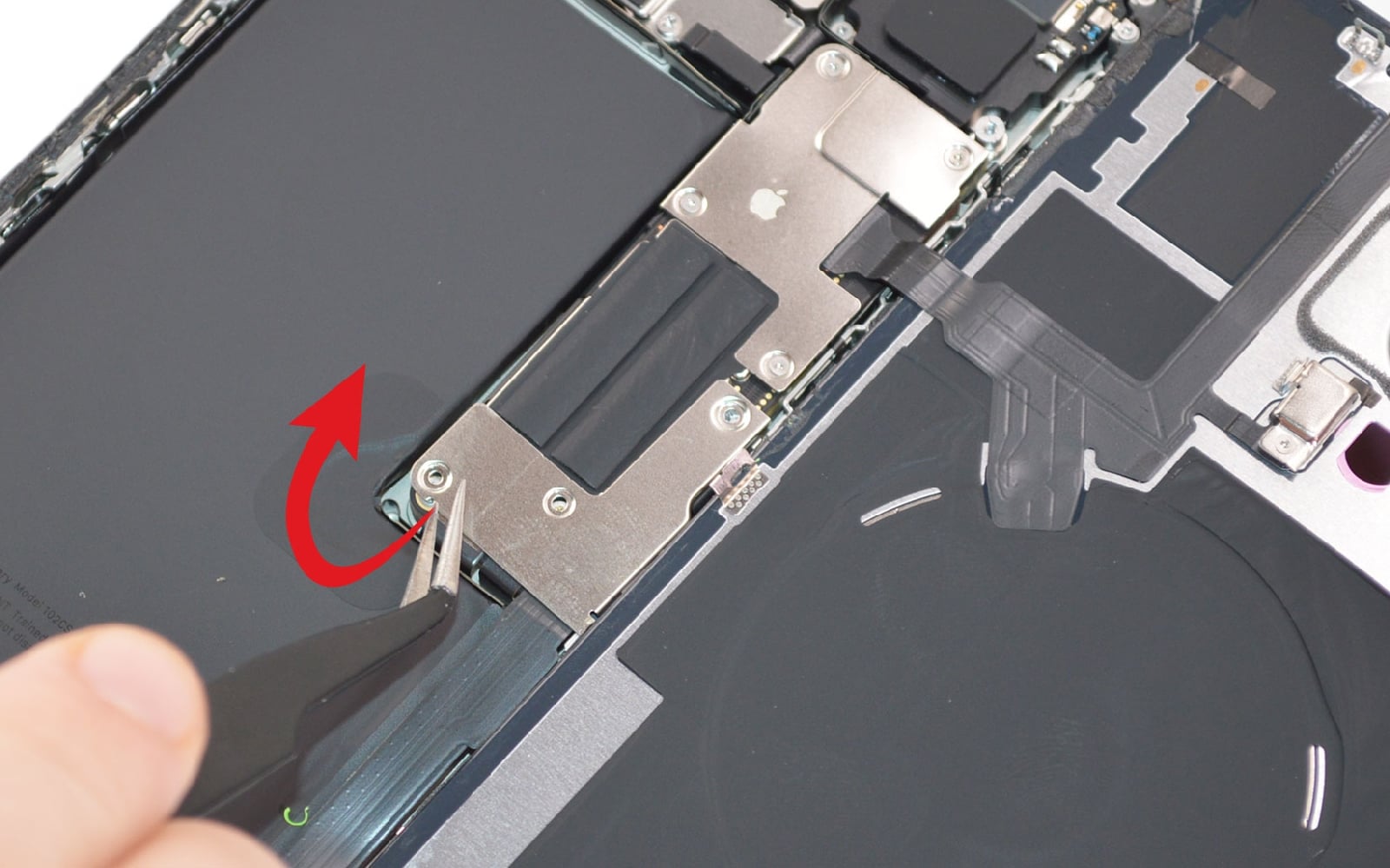 Comment changer le module des caméres arrière sur iPhone 16 Pro Max photo 3