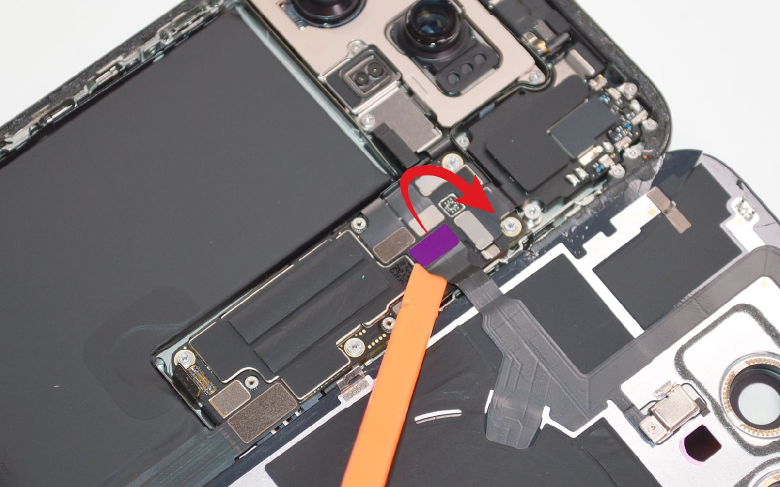 Comment changer le module des caméres arrière sur iPhone 16 Pro Max photo 3