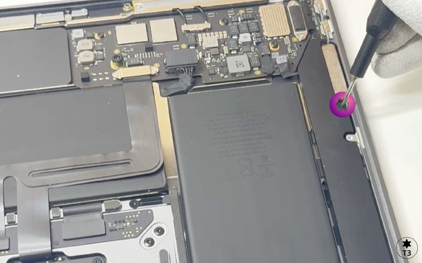 Comment changer la batterie sur Macbook Air 13 pouces M1 A2337 EMC 3598 - 2020 photo 3