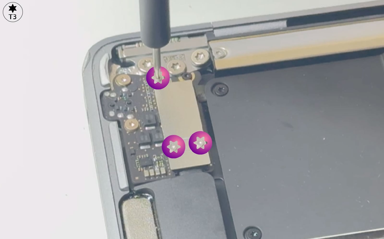 Comment changer la batterie sur Macbook Air 13 pouces M1 A2337 EMC 3598 - 2020 photo 1