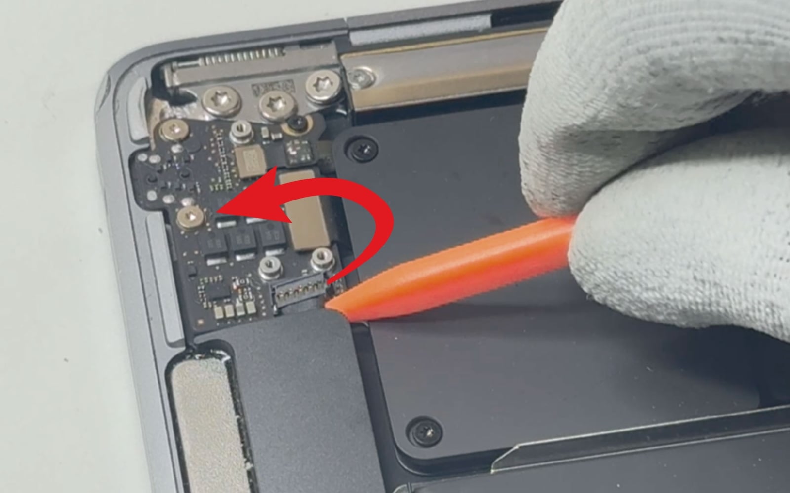 Comment changer la batterie sur Macbook Air 13 pouces M1 A2337 EMC 3598 - 2020 photo 3