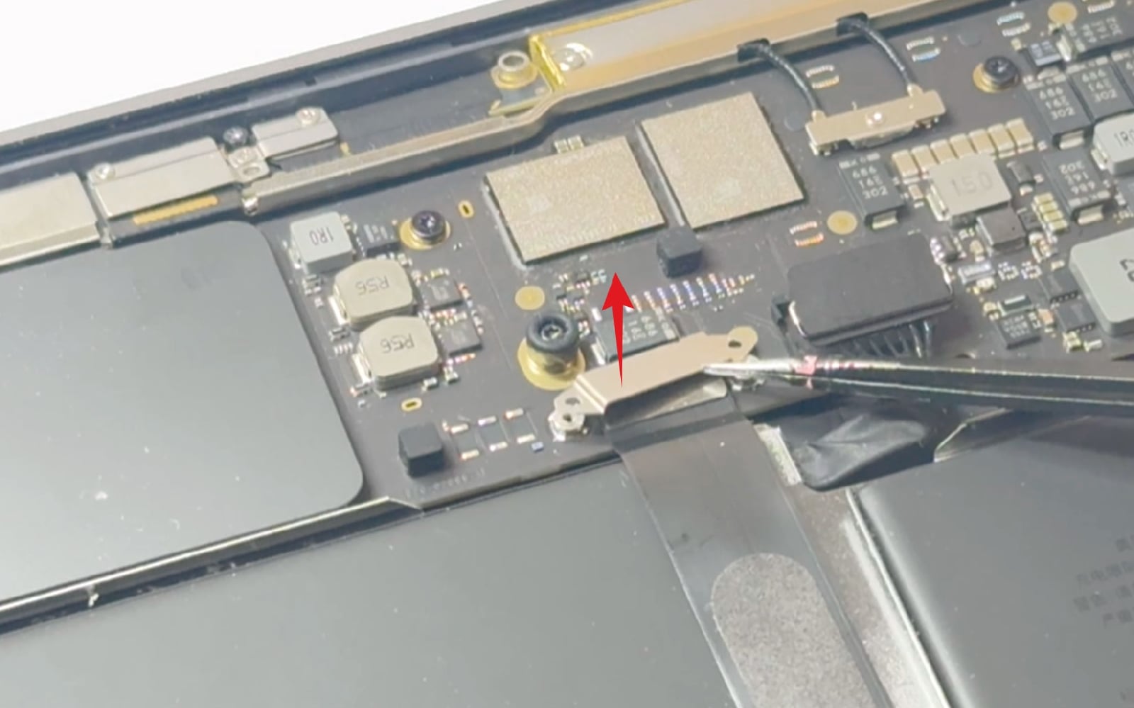 Comment changer la batterie sur Macbook Air 13 pouces M1 A2337 EMC 3598 - 2020 photo 2