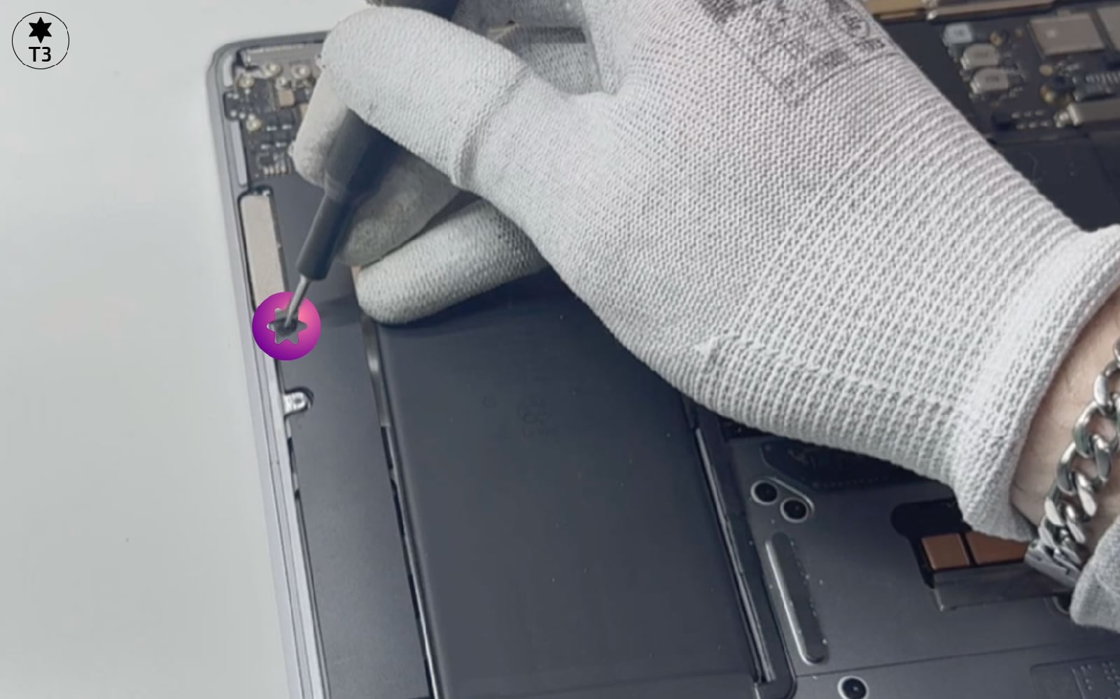 Comment changer la batterie sur Macbook Air 13 pouces M1 A2337 EMC 3598 - 2020 photo 1