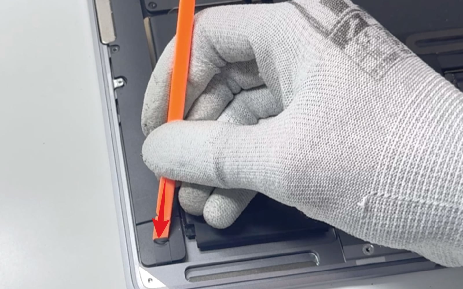 Comment changer la batterie sur Macbook Air 13 pouces M1 A2337 EMC 3598 - 2020 photo 2