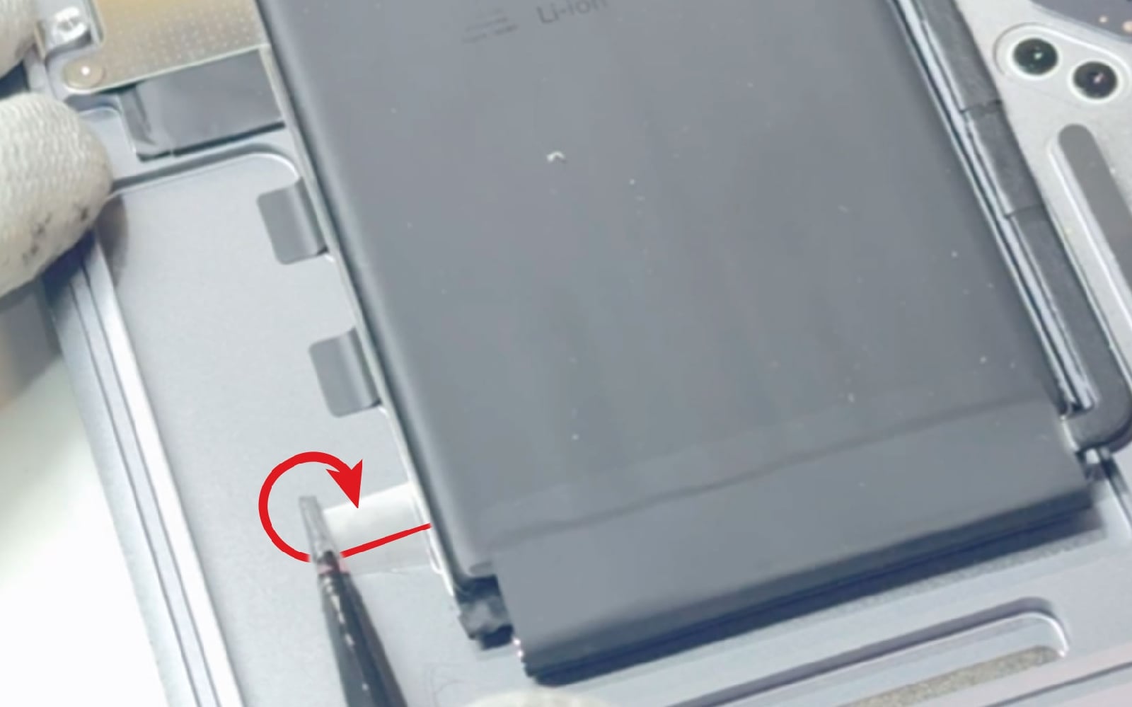 Comment changer la batterie sur Macbook Air 13 pouces M1 A2337 EMC 3598 - 2020 photo 2