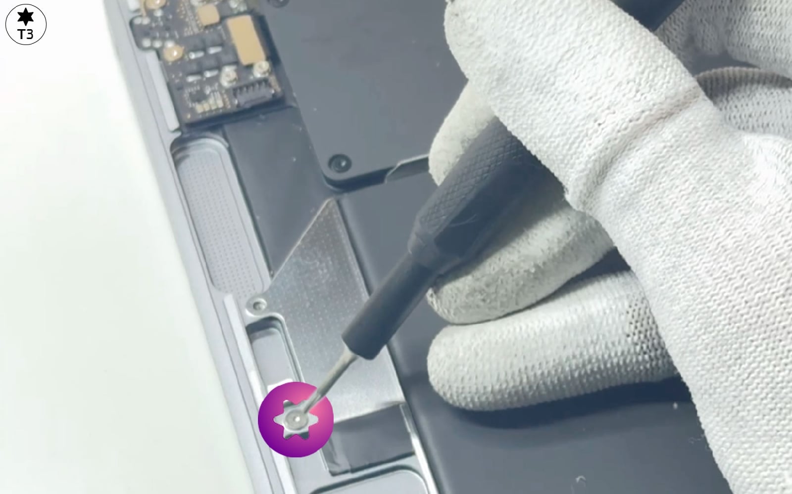 Comment changer la batterie sur Macbook Air 13 pouces M1 A2337 EMC 3598 - 2020 photo 1