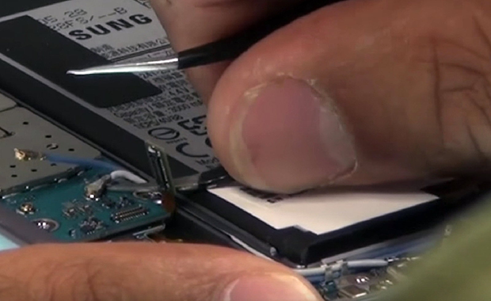 Changement d'écran (vitre+LCD) sur Galaxy S7 photo 4