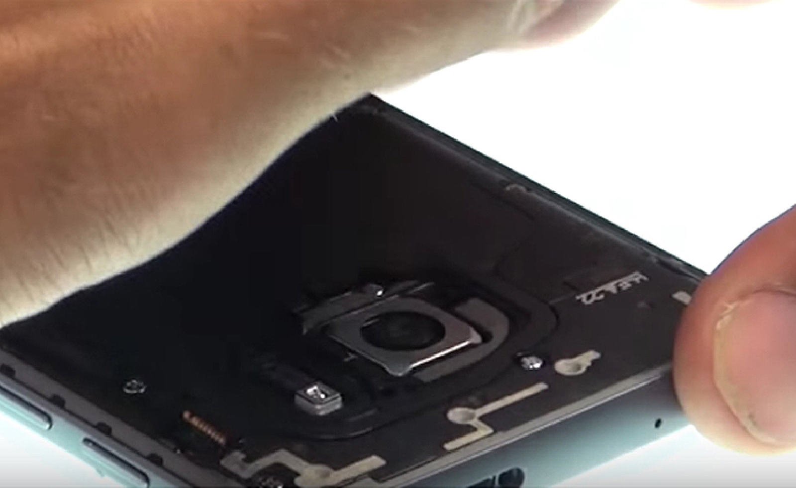 Changement d'écran (vitre+LCD) sur Galaxy S7 photo 2