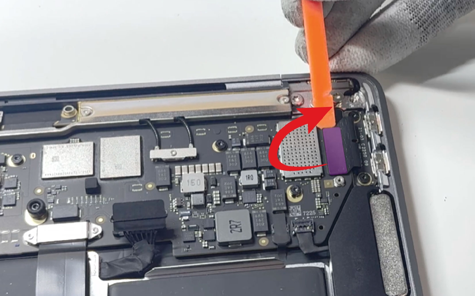 Comment changer le connecteur de charge sur Macbook Air 13 pouces M1 A2337 EMC 3598 - 2020 photo 1