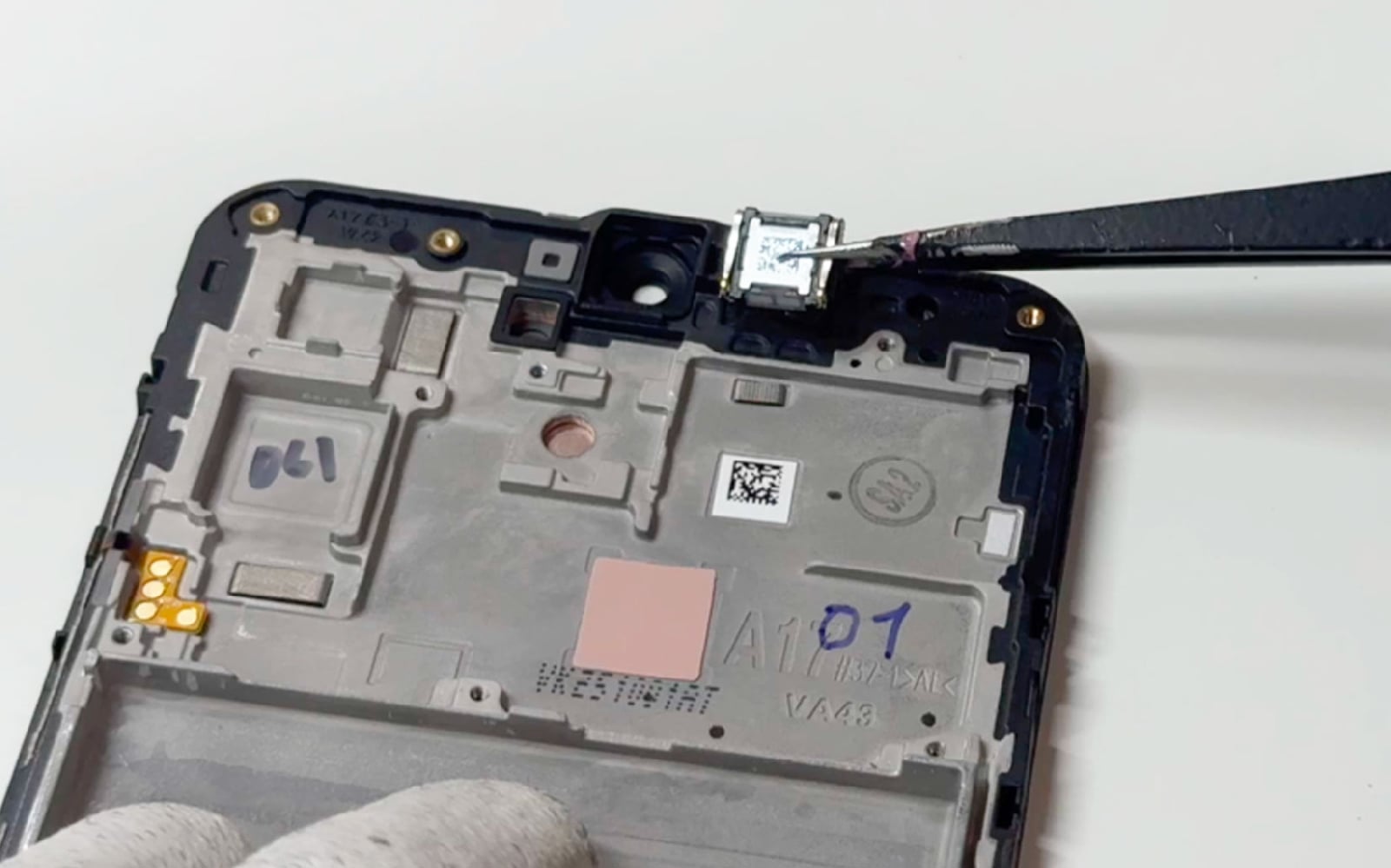 Comment changer le bloc écran sur Galaxy A17 4G photo 1