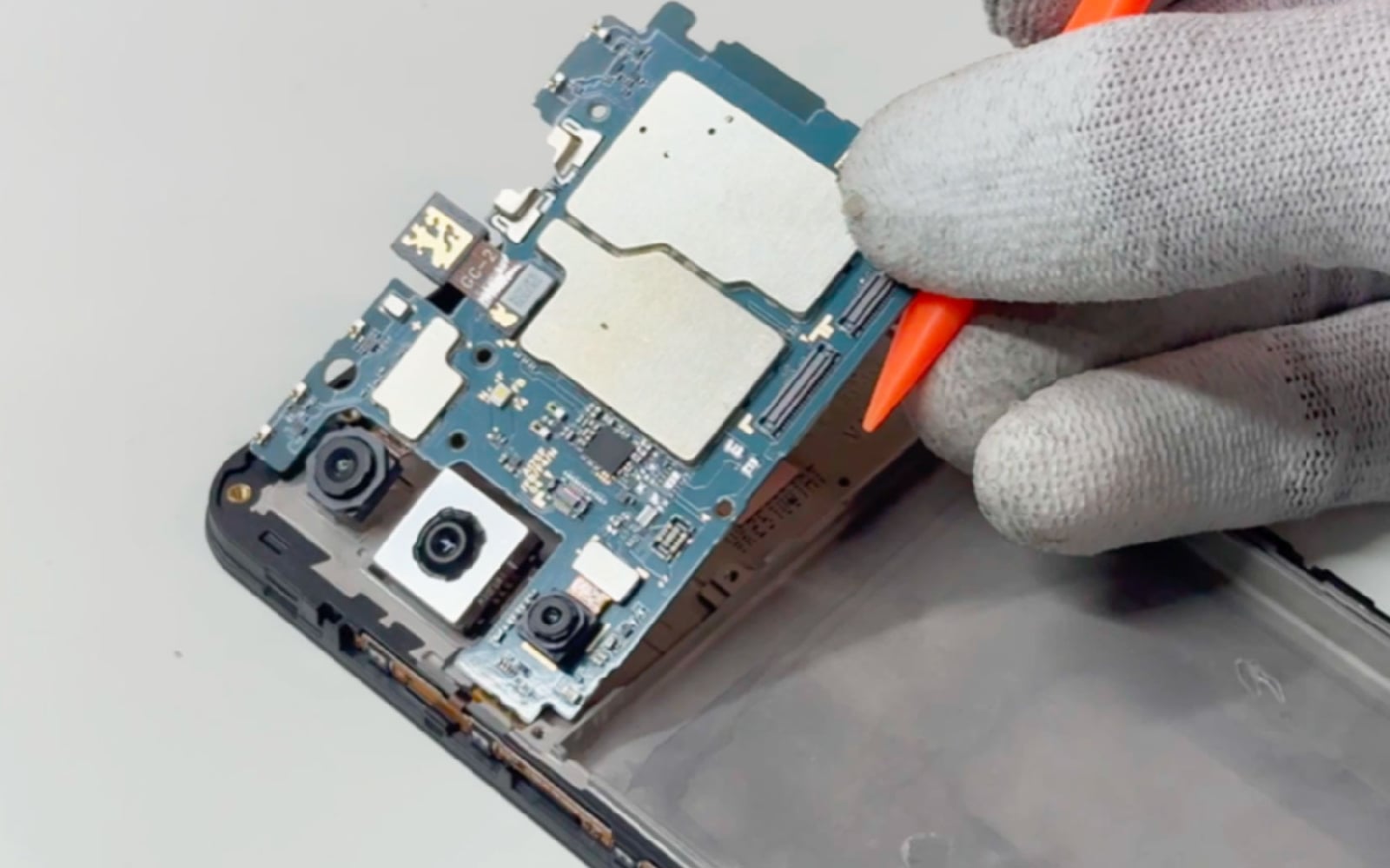 Comment changer le bloc écran sur Galaxy A17 4G photo 3