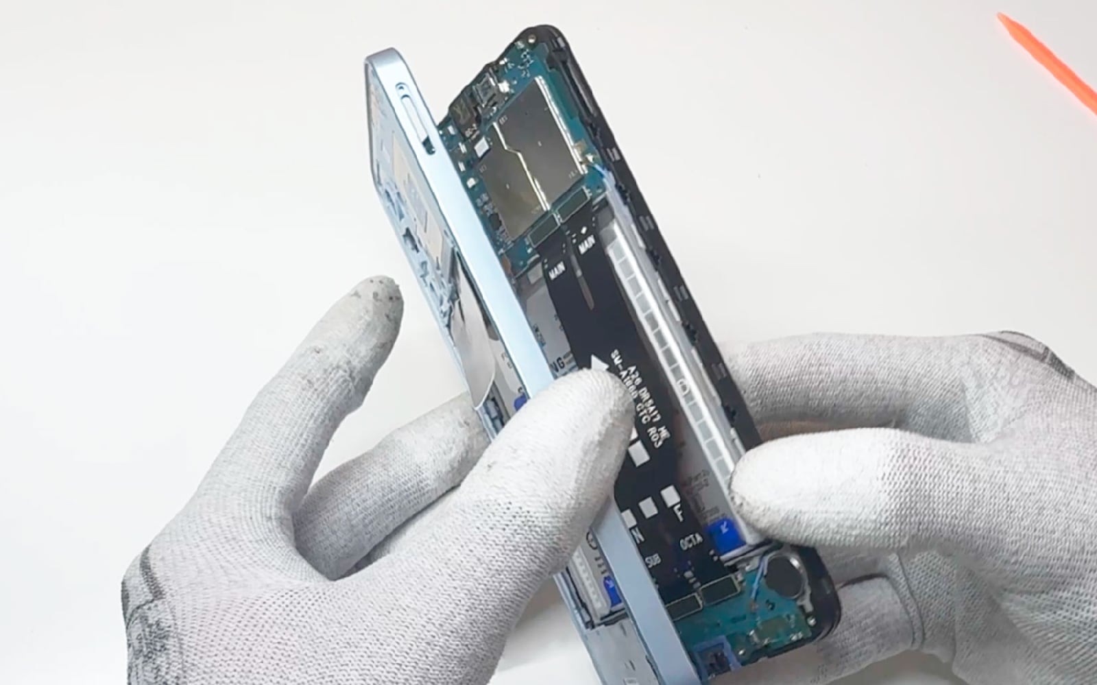 Comment changer le bloc écran sur Galaxy A17 4G photo 3