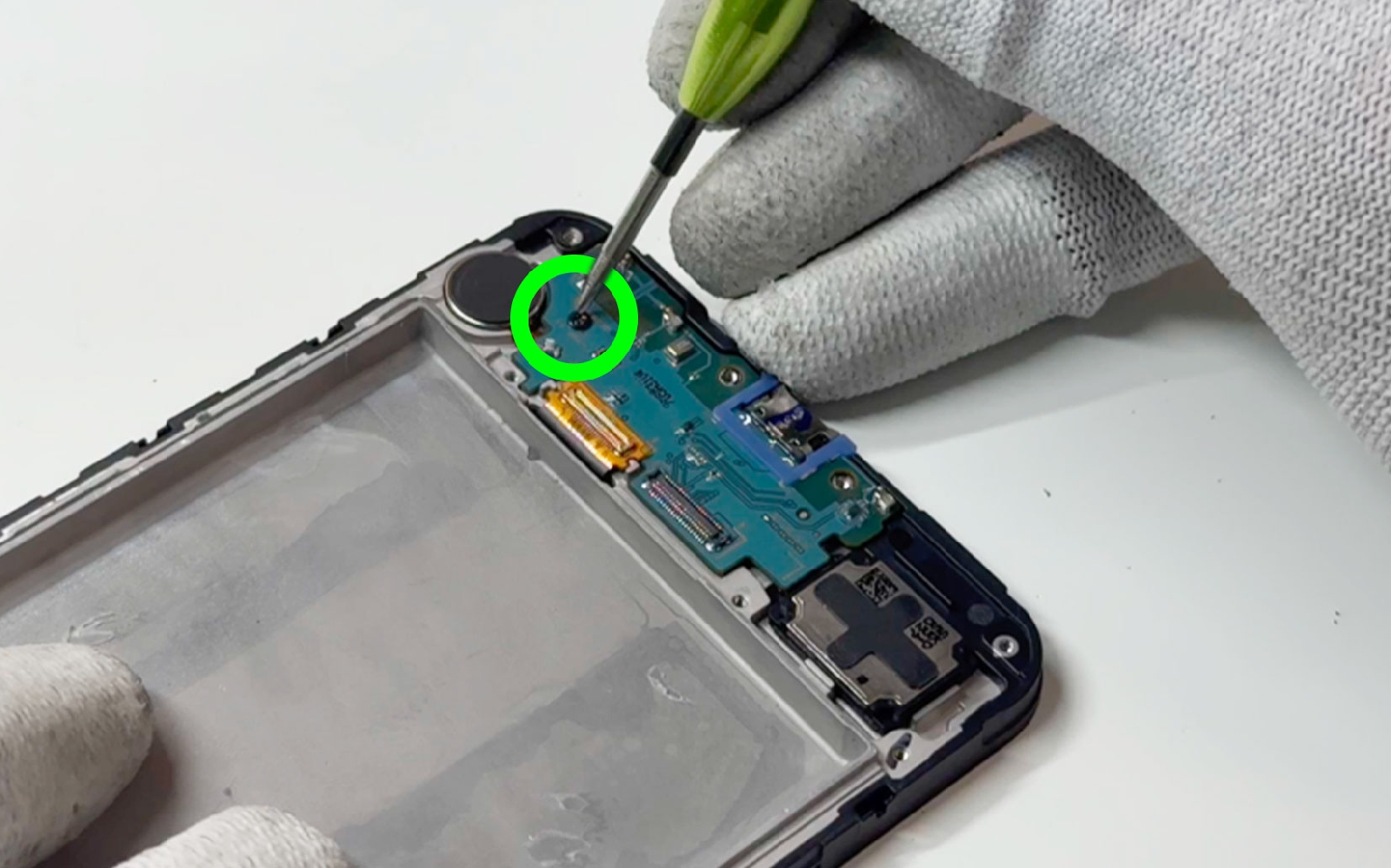 Comment changer le bloc écran sur Galaxy A17 4G photo 1