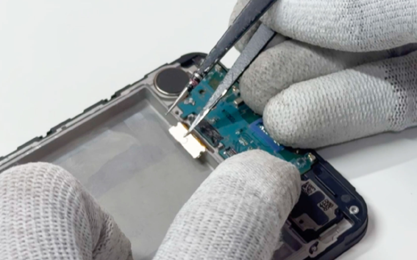 Comment changer le bloc écran sur Galaxy A17 4G photo 3