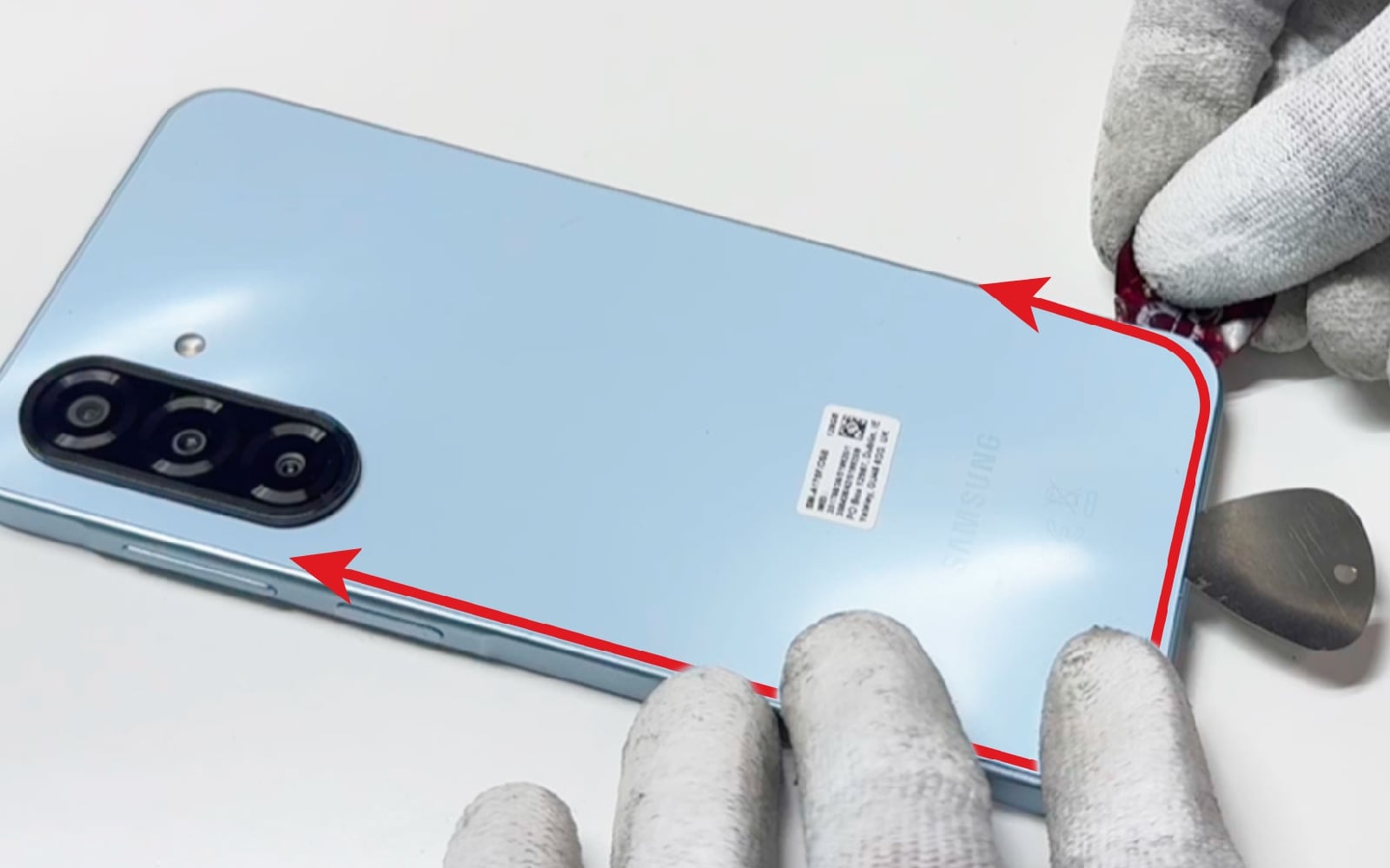 Comment changer la batterie sur Galaxy A17 4G photo 3