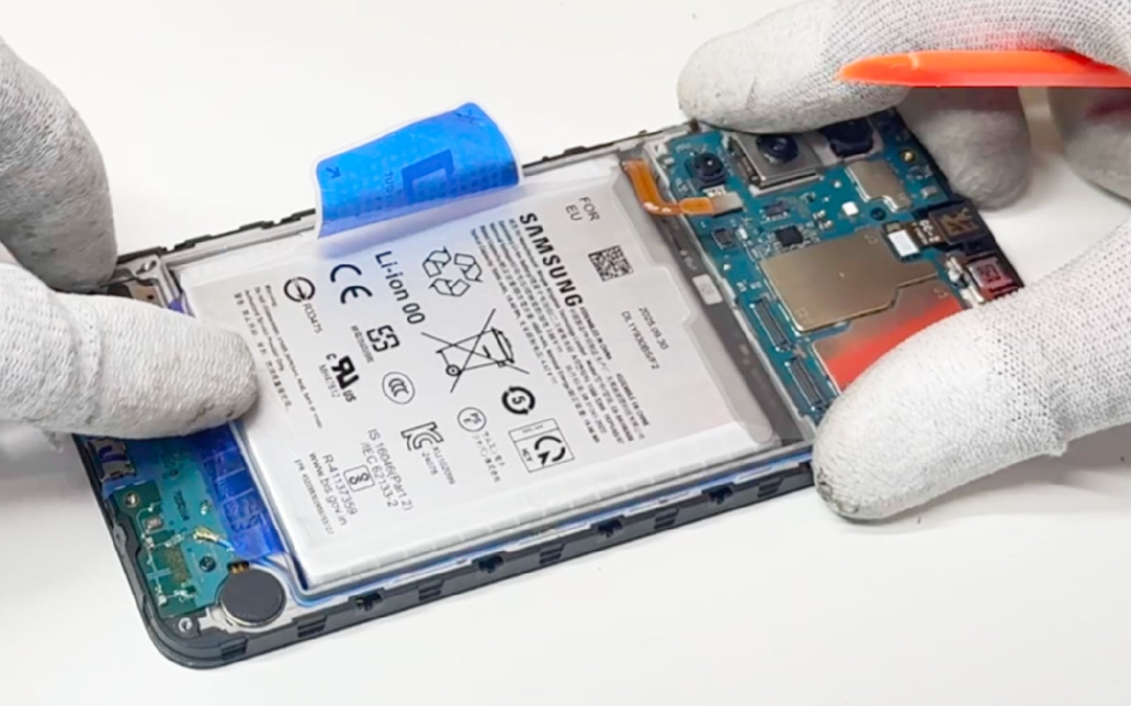 Comment changer la batterie sur Galaxy A17 4G photo 4