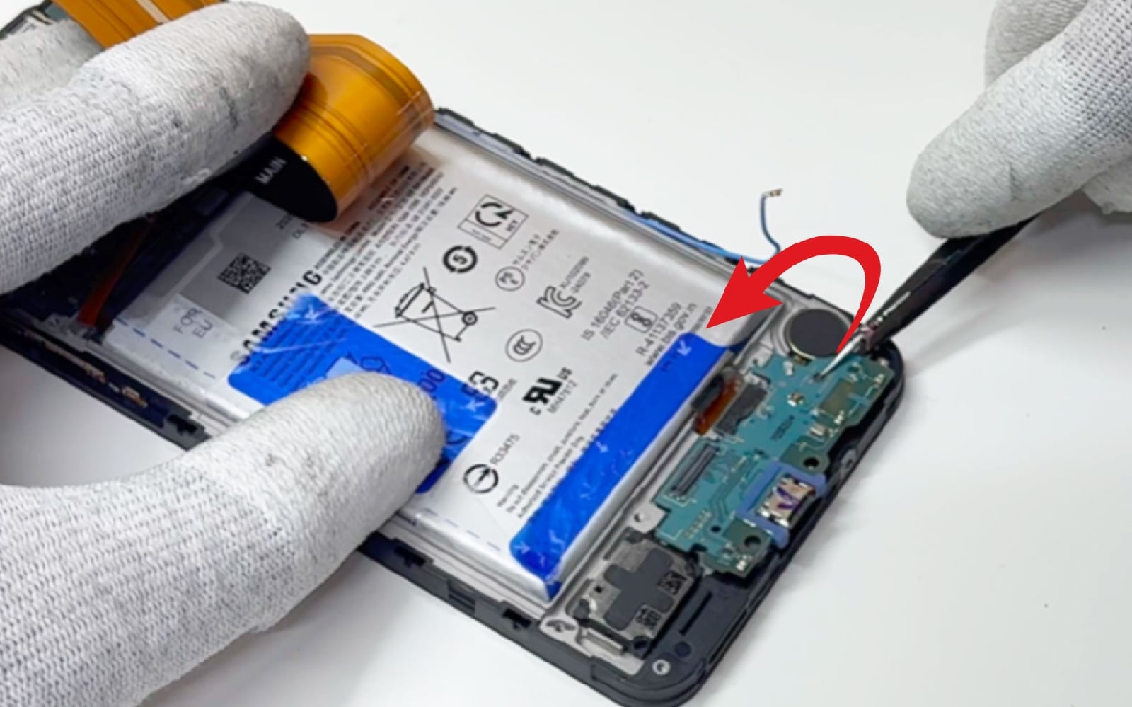 Comment changer le connecteur de charge sur Galaxy A17 4G photo 3