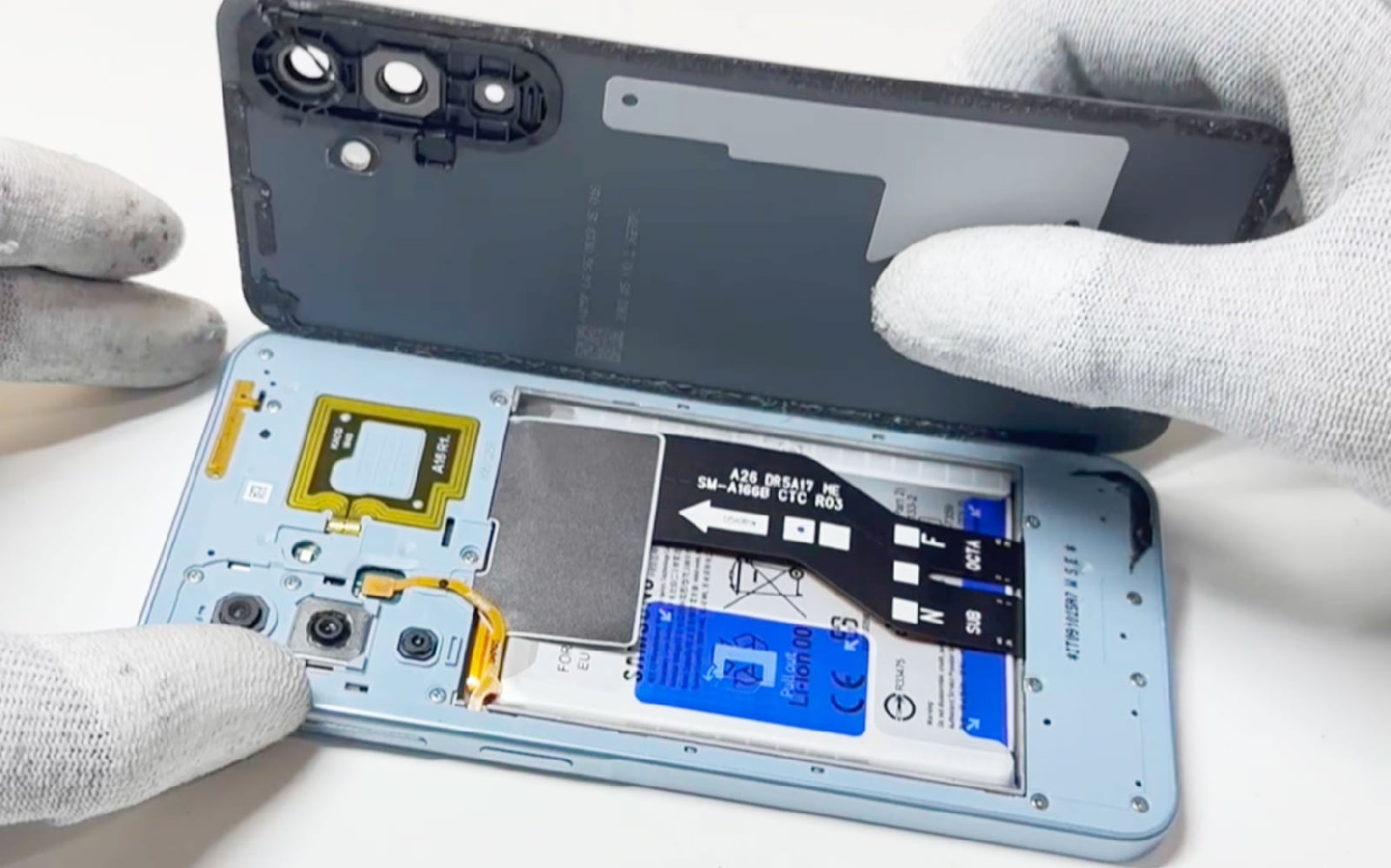 Comment changer le connecteur de charge sur Galaxy A17 4G photo 3