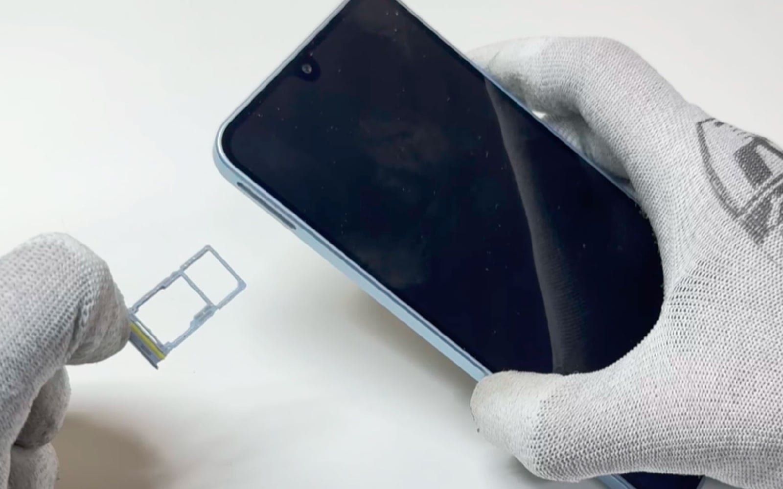 Comment changer la vitre arrière sur Galaxy A17 4G photo 3