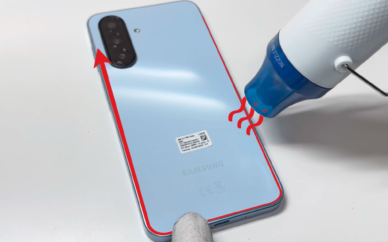 Comment changer la vitre arrière sur Galaxy A17 4G photo 1