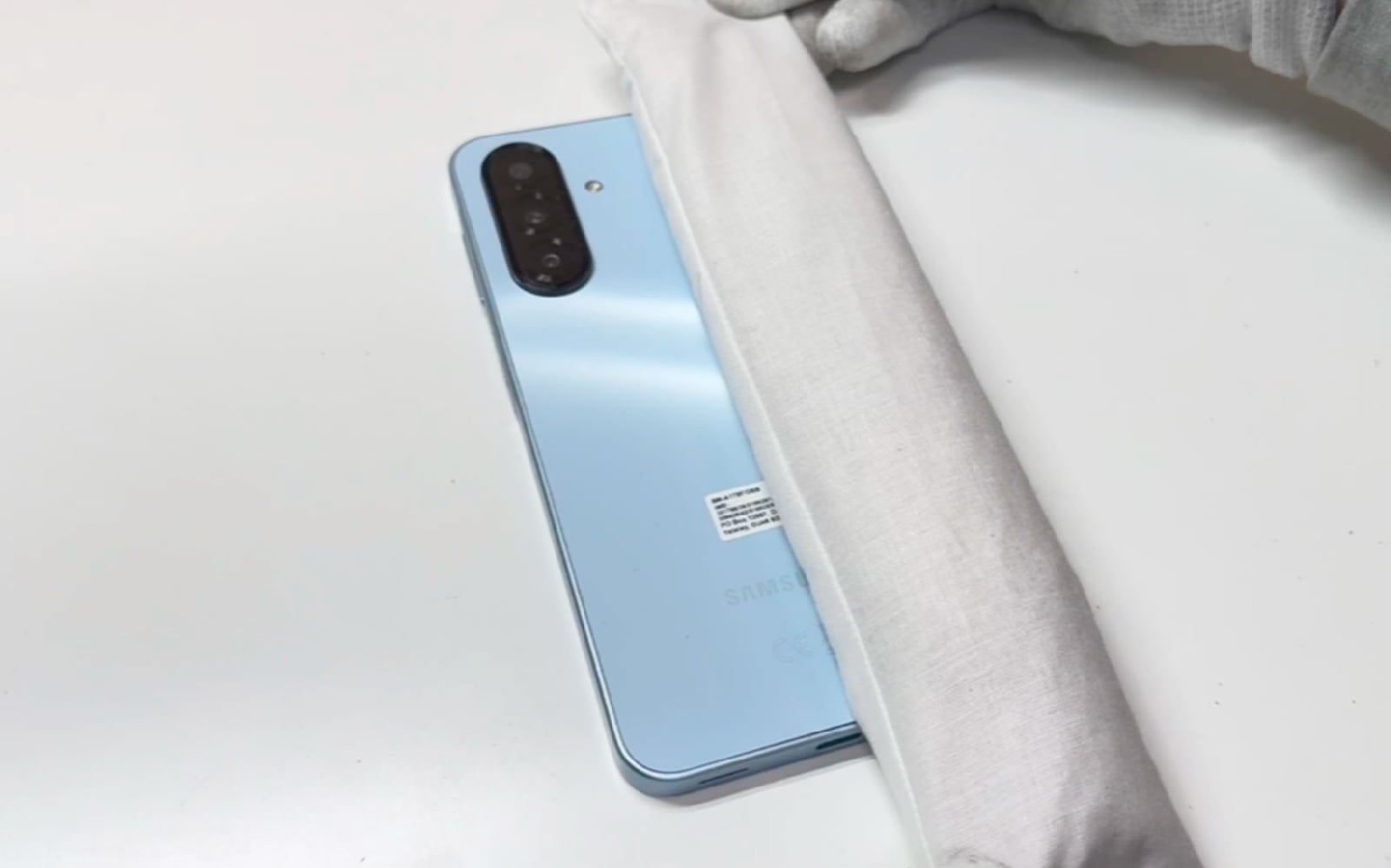 Comment changer la vitre arrière sur Galaxy A17 4G photo 2