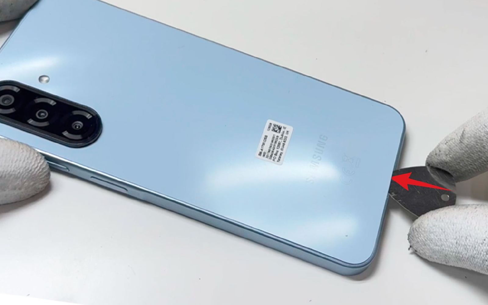 Comment changer la vitre arrière sur Galaxy A17 4G photo 1