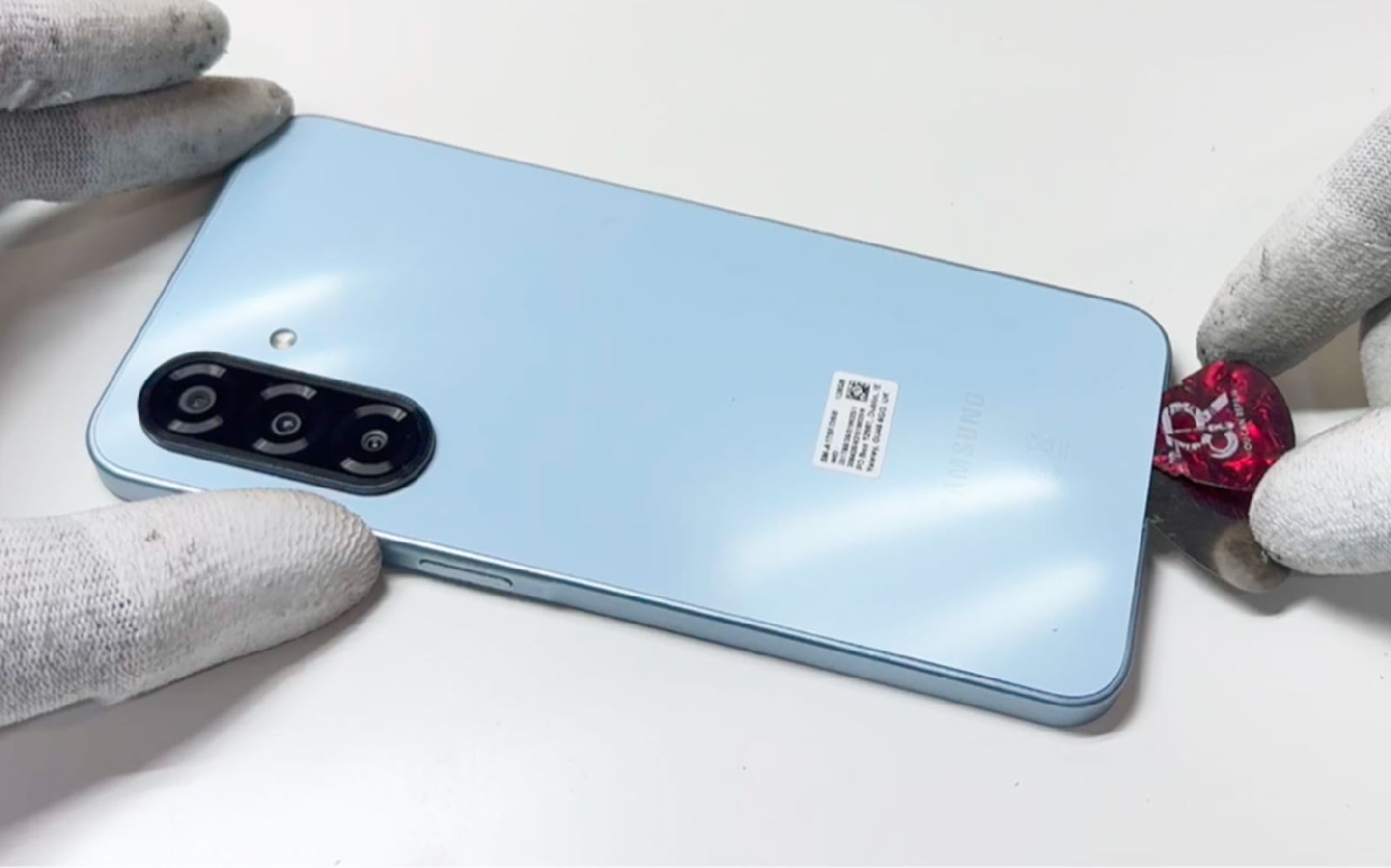 Comment changer la vitre arrière sur Galaxy A17 4G photo 2