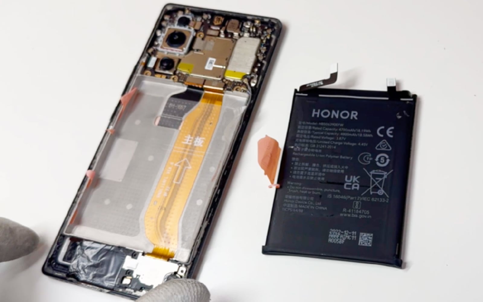 Comment changer la batterie sur Honor 70 photo 3