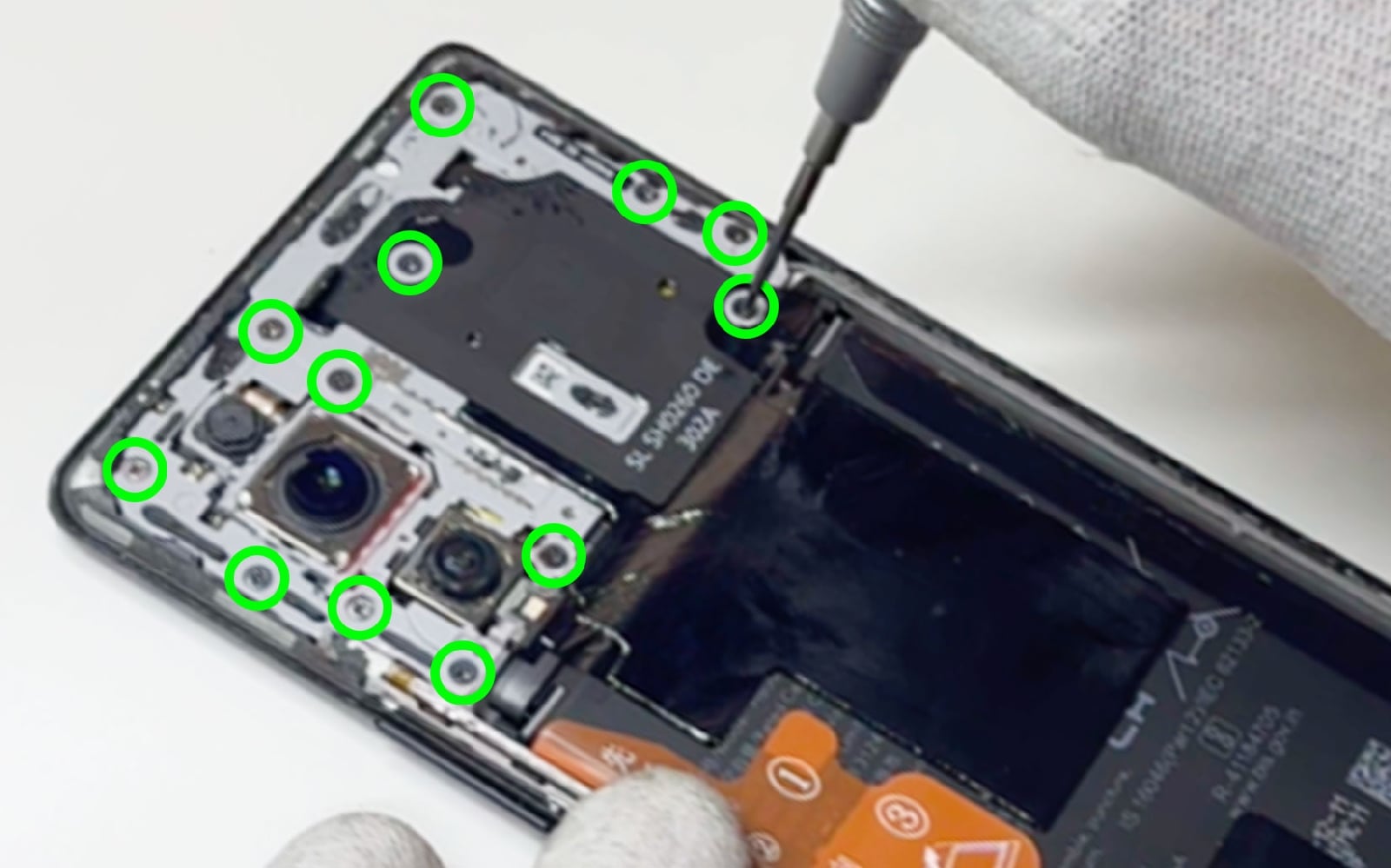 Comment changer la batterie sur Honor 70 photo 1