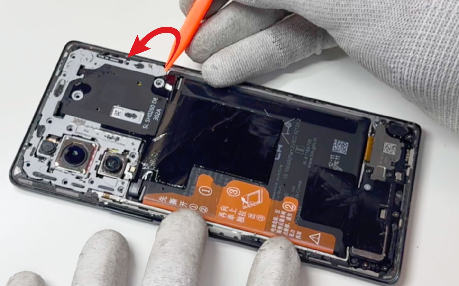 Comment changer la batterie sur Honor 70 photo 2