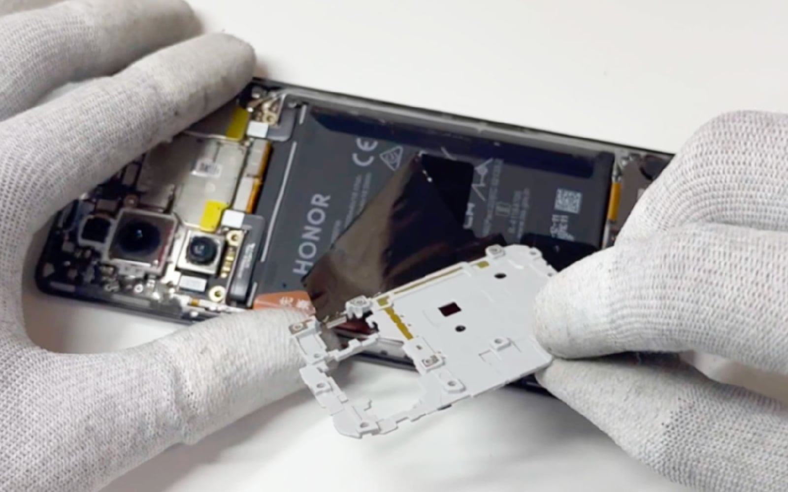 Comment changer la batterie sur Honor 70 photo 3