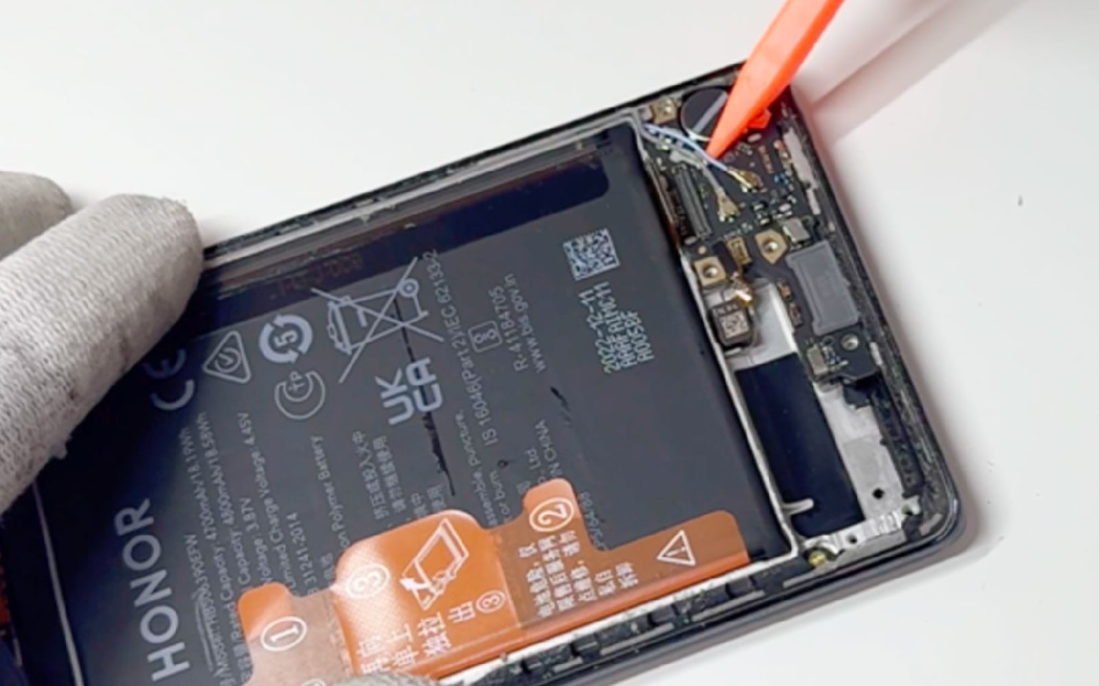 Comment changer le connecteur de charge sur Honor 70 photo 3