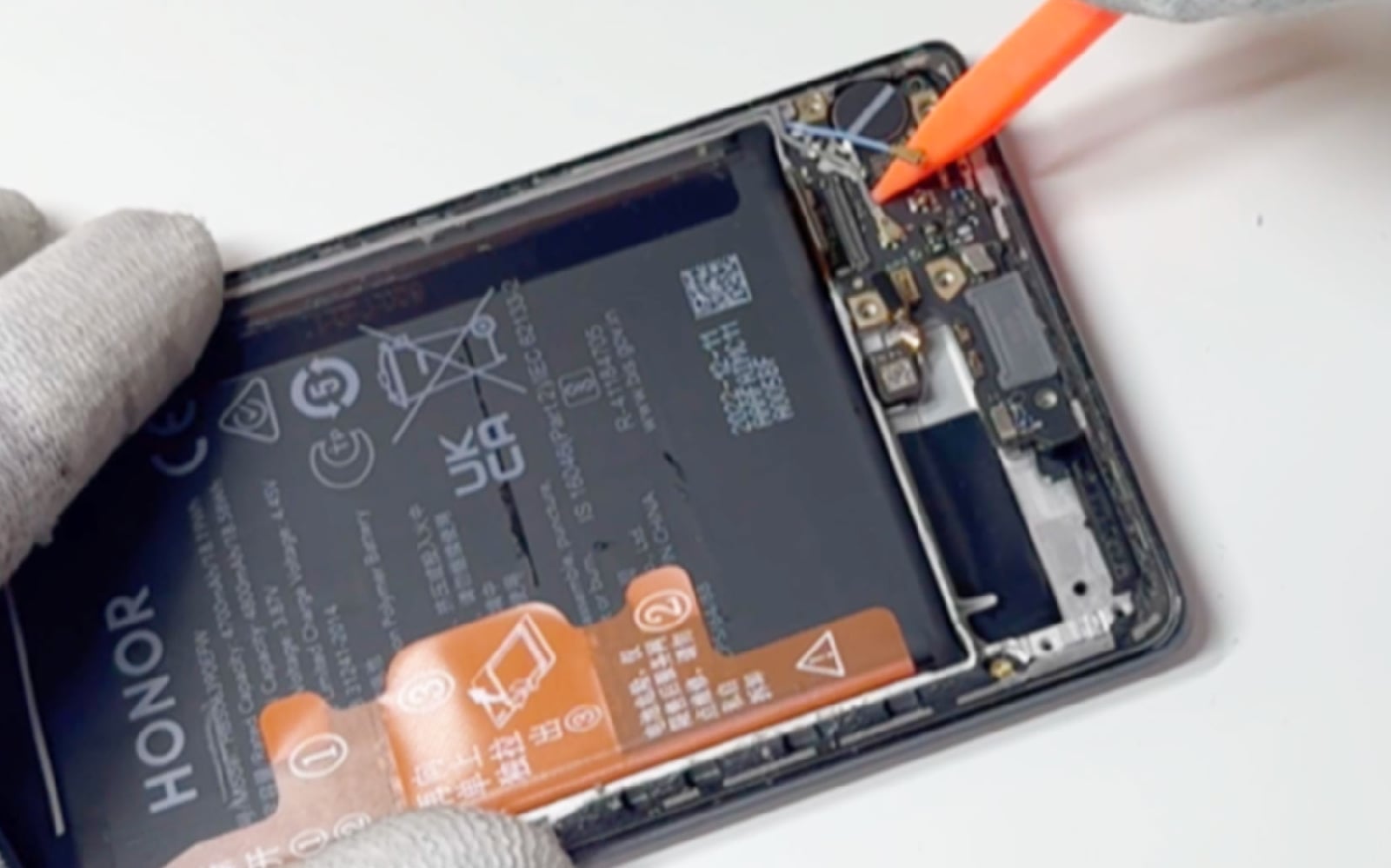 Comment changer le connecteur de charge sur Honor 70 photo 4