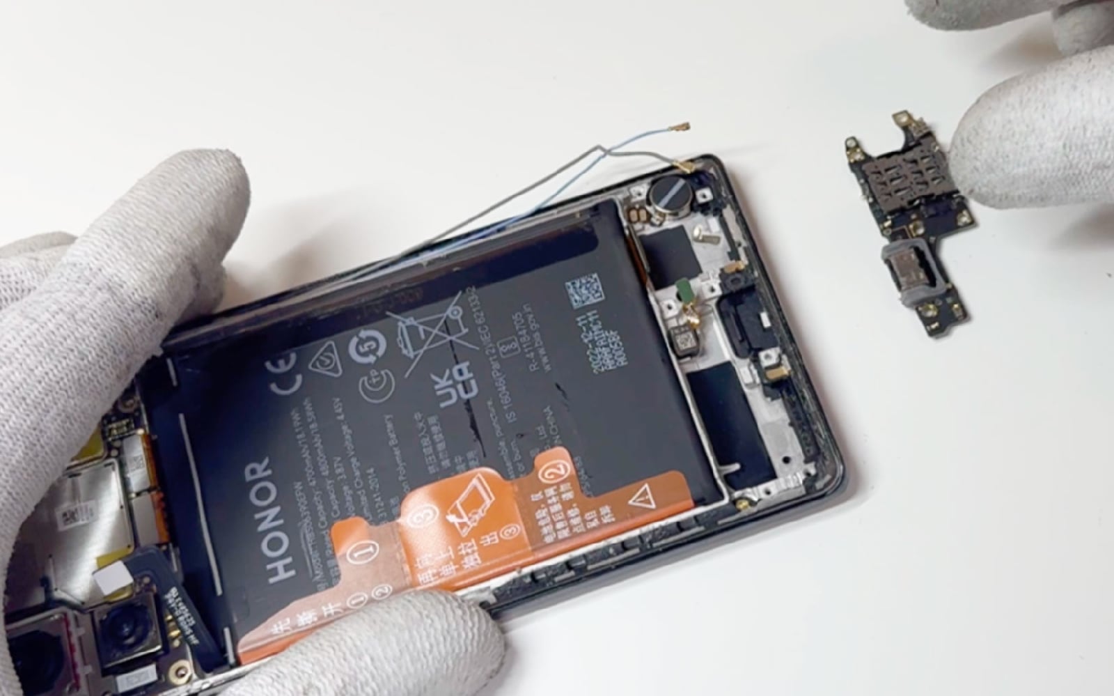 Comment changer le connecteur de charge sur Honor 70 photo 2