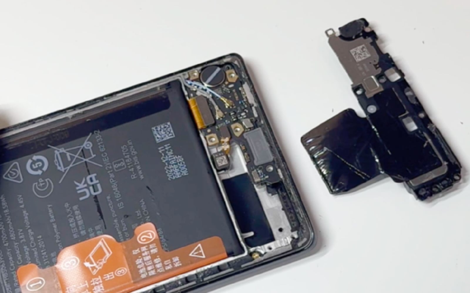 Comment changer le connecteur de charge sur Honor 70 photo 3