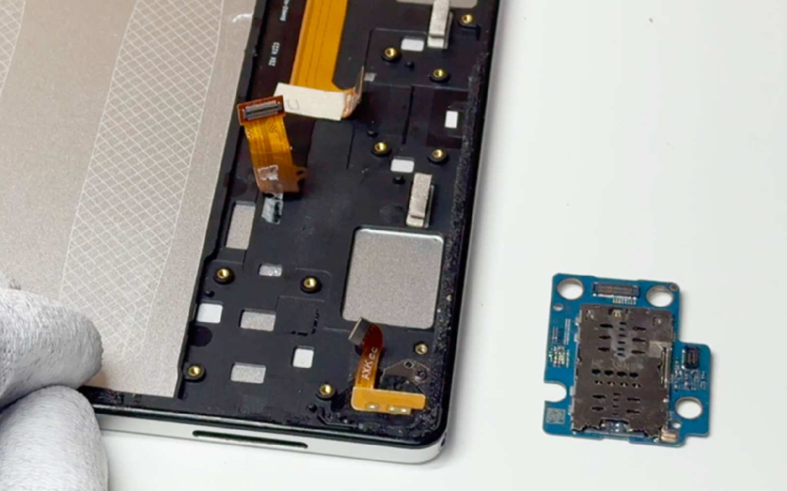 Guide de réparation sur Galaxy Tab A8 10.5 (SM-X200/SM-X205) photo 3