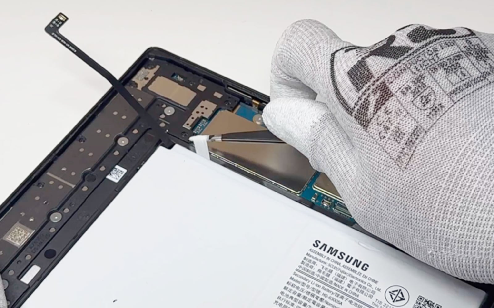 Comment changer la batterie sur Galaxy Tab A8 10.5 (SM-X200/SM-X205) photo 4