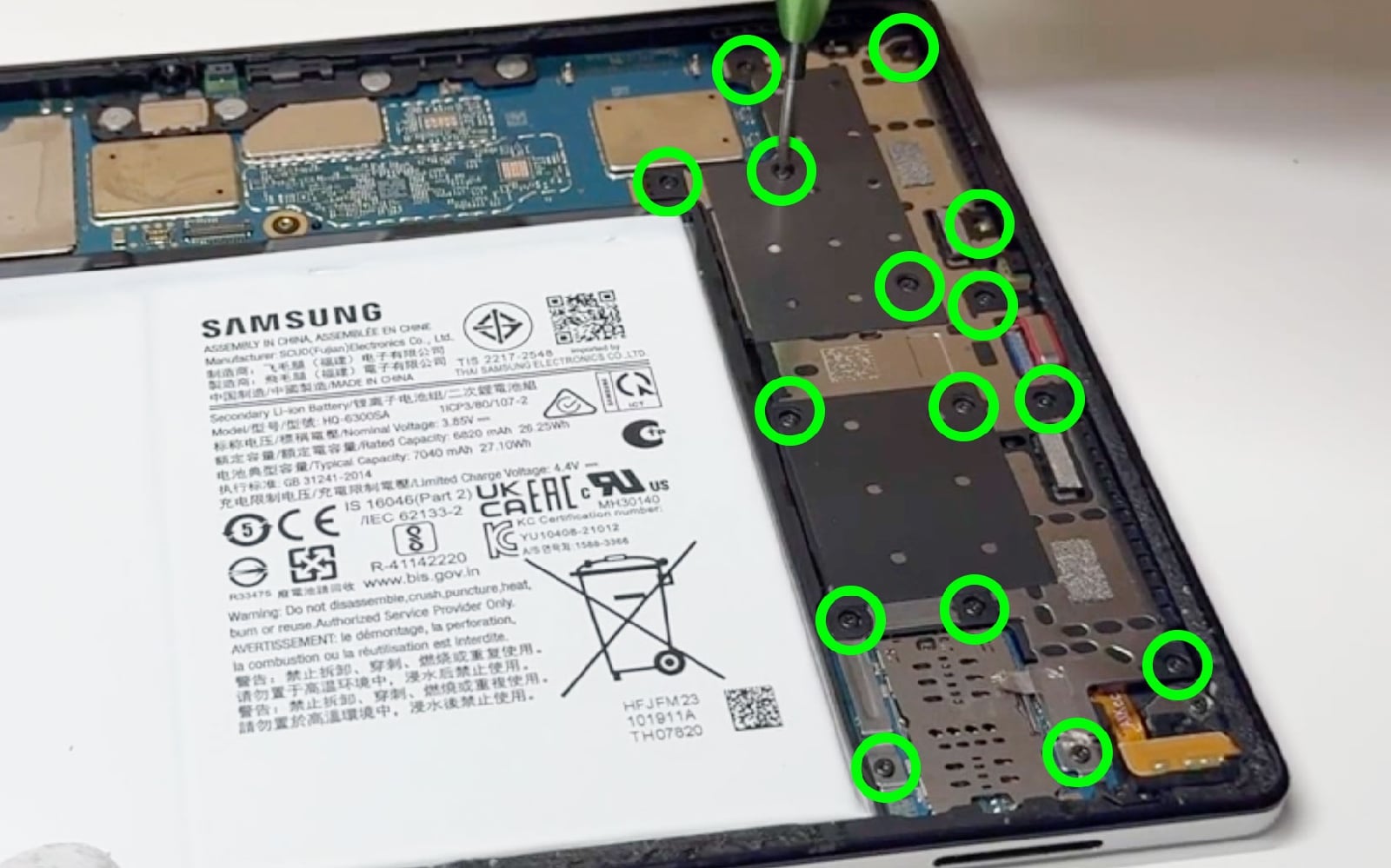 Comment changer le connecteur de charge sur Galaxy Tab A8 10-5 (SM-X200-SM-X205) photo 1