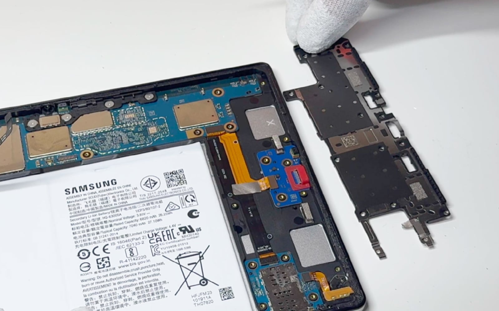 Comment changer le connecteur de charge sur Galaxy Tab A8 10-5 (SM-X200-SM-X205) photo 3