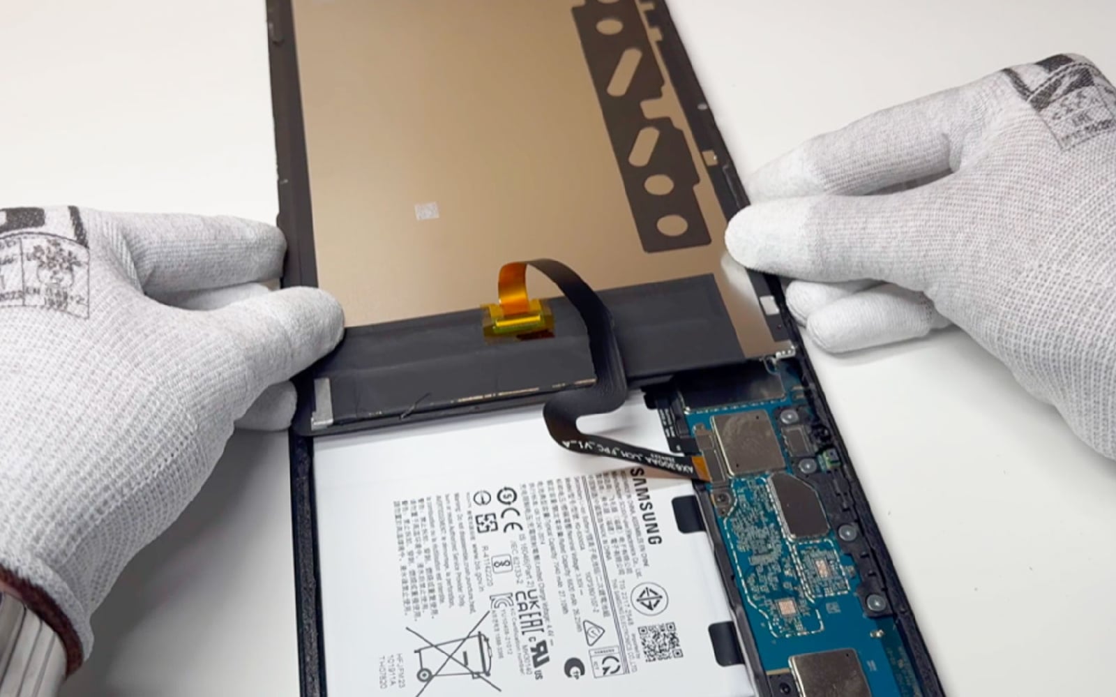 Comment changer le connecteur de charge sur Galaxy Tab A8 10-5 (SM-X200-SM-X205) photo 2