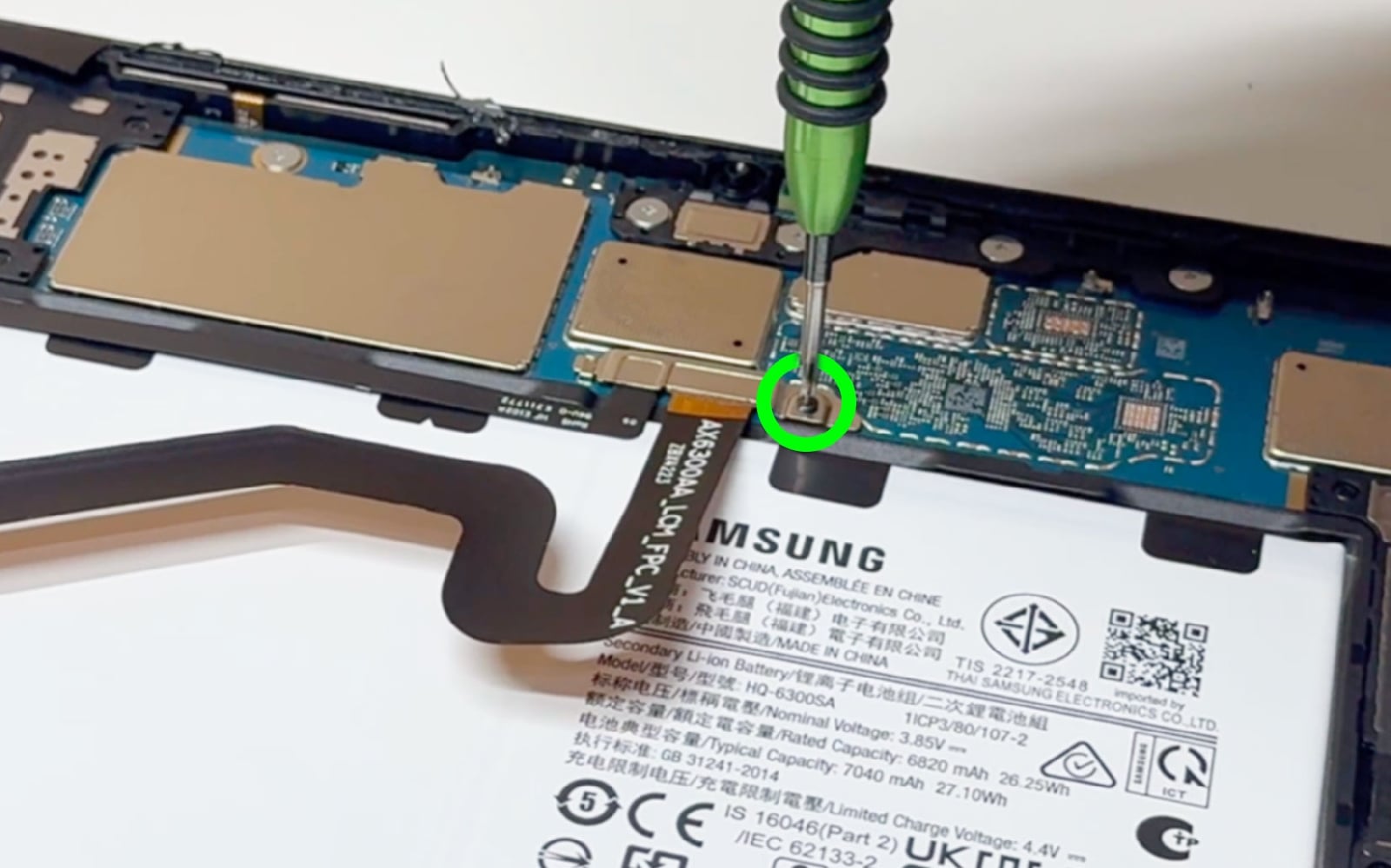 Comment changer le connecteur de charge sur Galaxy Tab A8 10-5 (SM-X200-SM-X205) photo 1