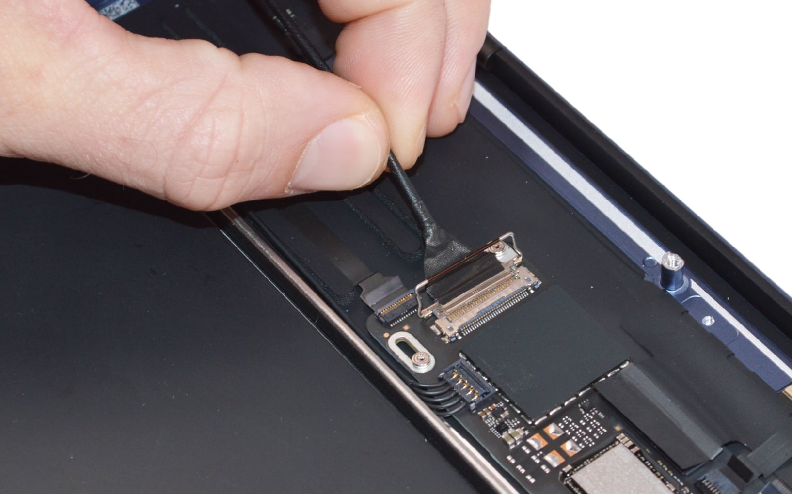 Comment changer l'écran sur Macbook Neo 13 pouces photo 4