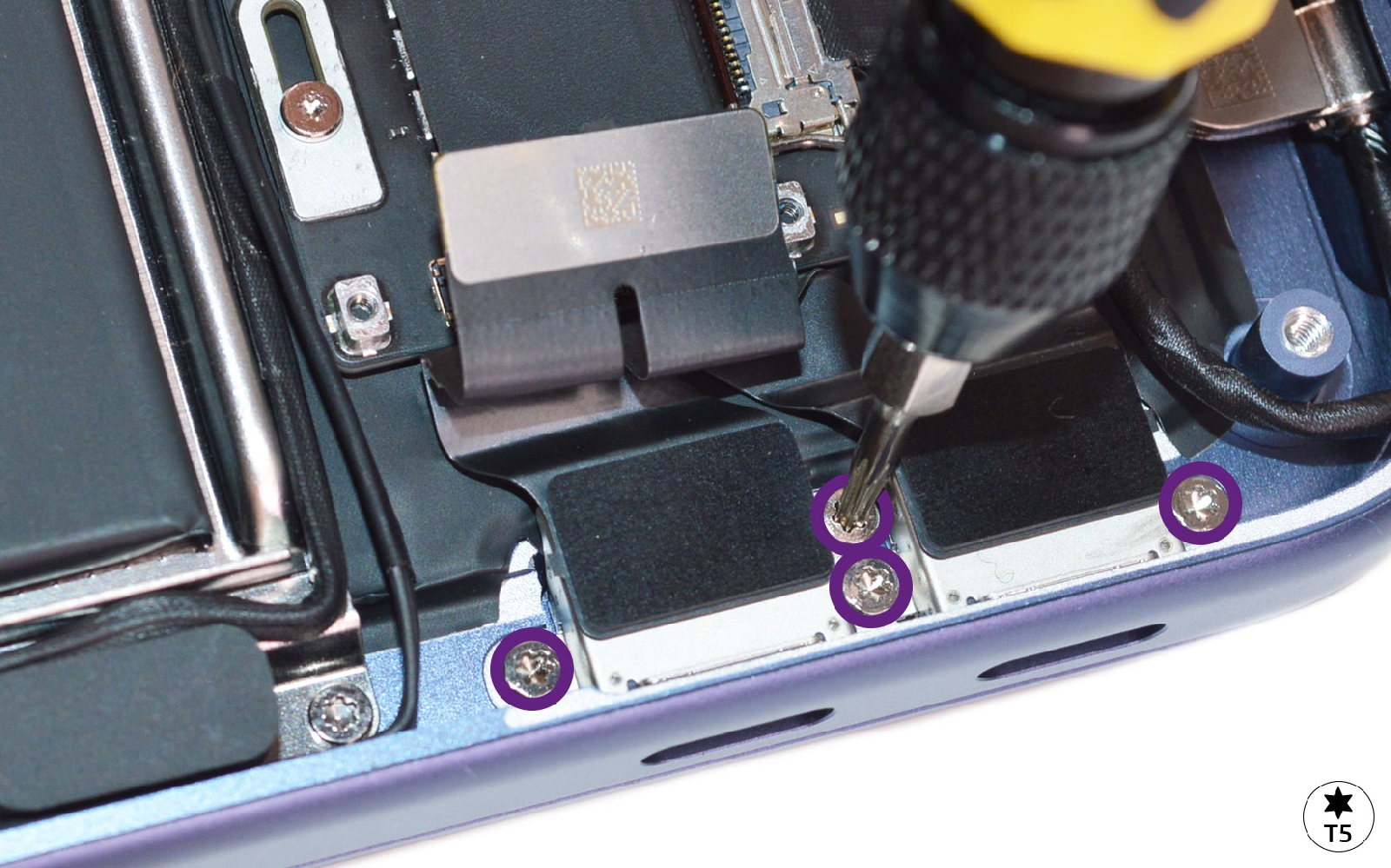 Comment changer les ports de charge USB-C sur Macbook Neo 13 pouces photo 1