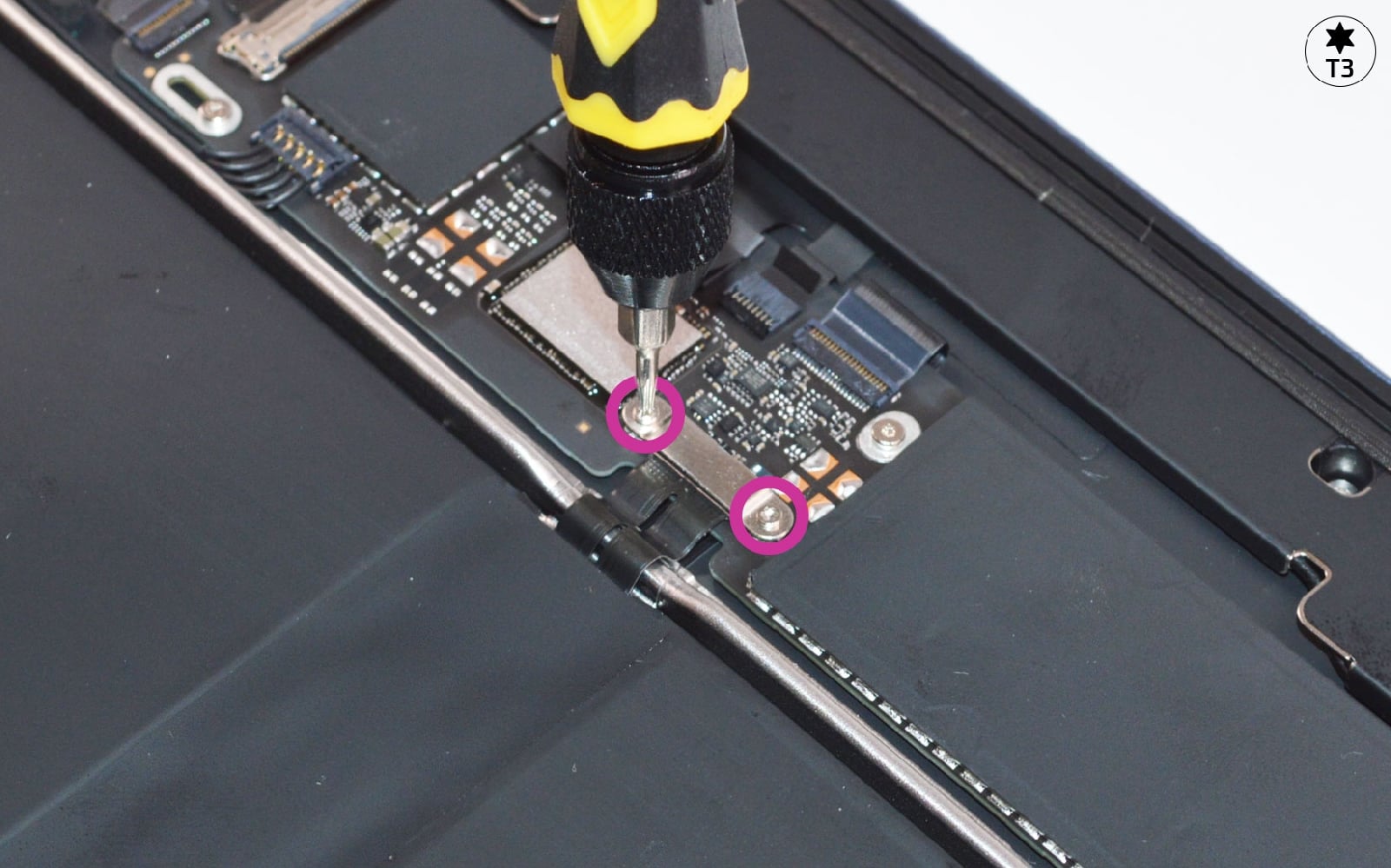 Comment changer les haut-parleurs et la prise jack sur Macbook Neo 13 pouces photo 1