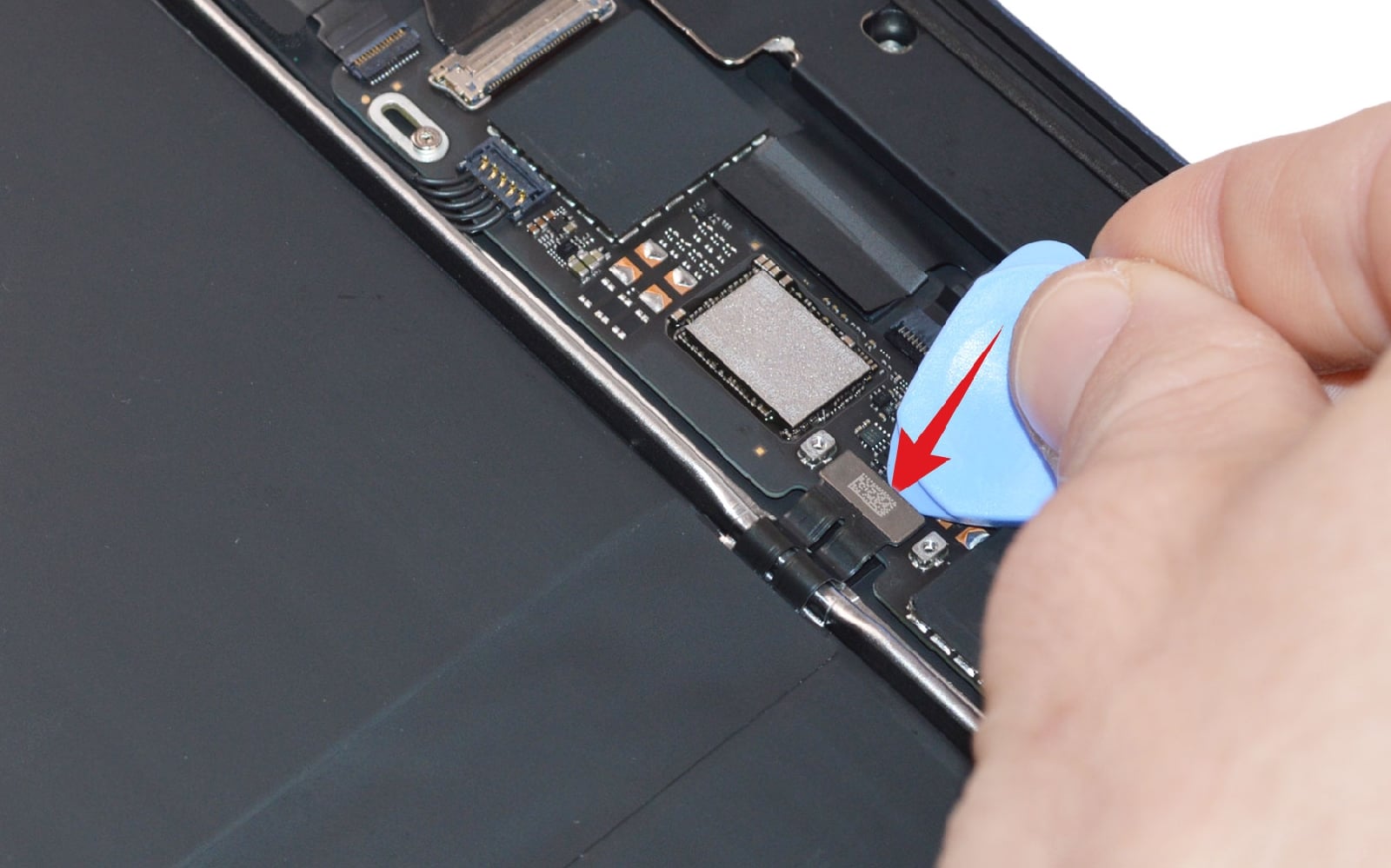 Comment changer les haut-parleurs et la prise jack sur Macbook Neo 13 pouces photo 3