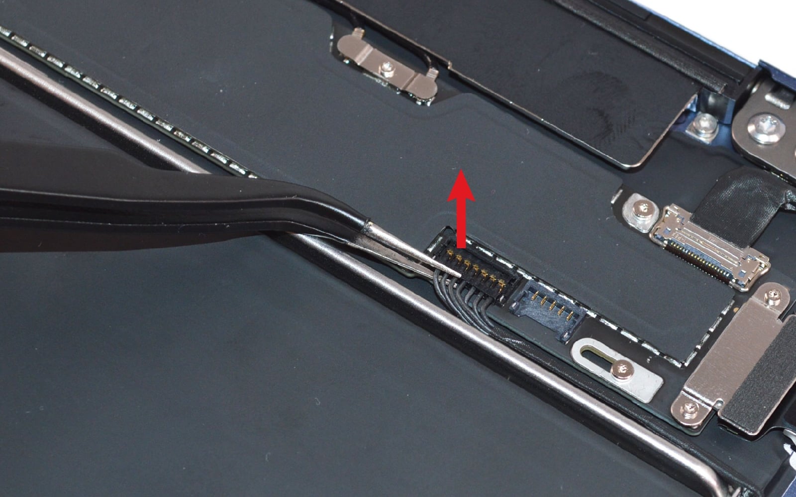 Comment changer les haut-parleurs et la prise jack sur Macbook Neo 13 pouces photo 3