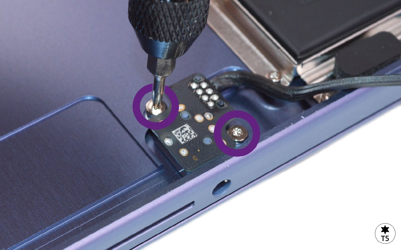 Comment changer les haut-parleurs et la prise jack sur Macbook Neo 13 pouces photo 1