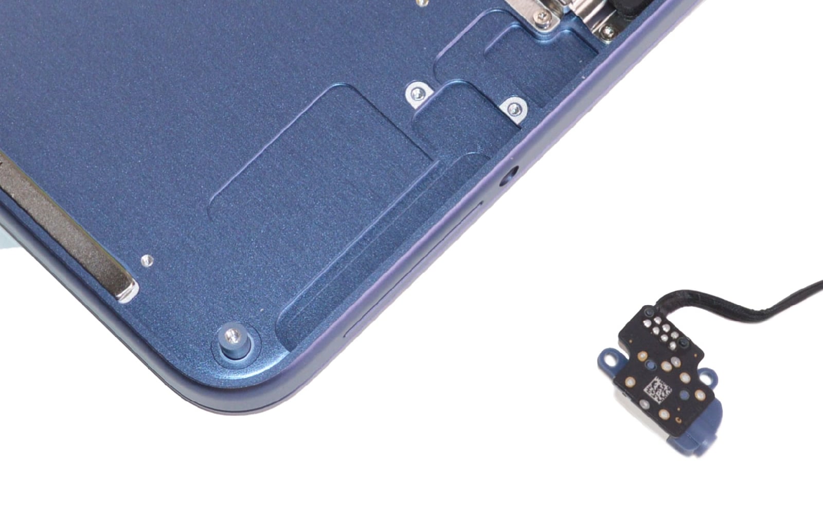 Comment changer les haut-parleurs et la prise jack sur Macbook Neo 13 pouces photo 2