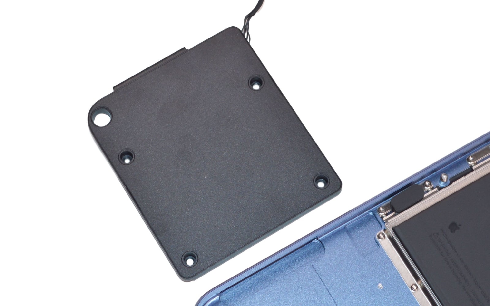 Comment changer les haut-parleurs et la prise jack sur Macbook Neo 13 pouces photo 3