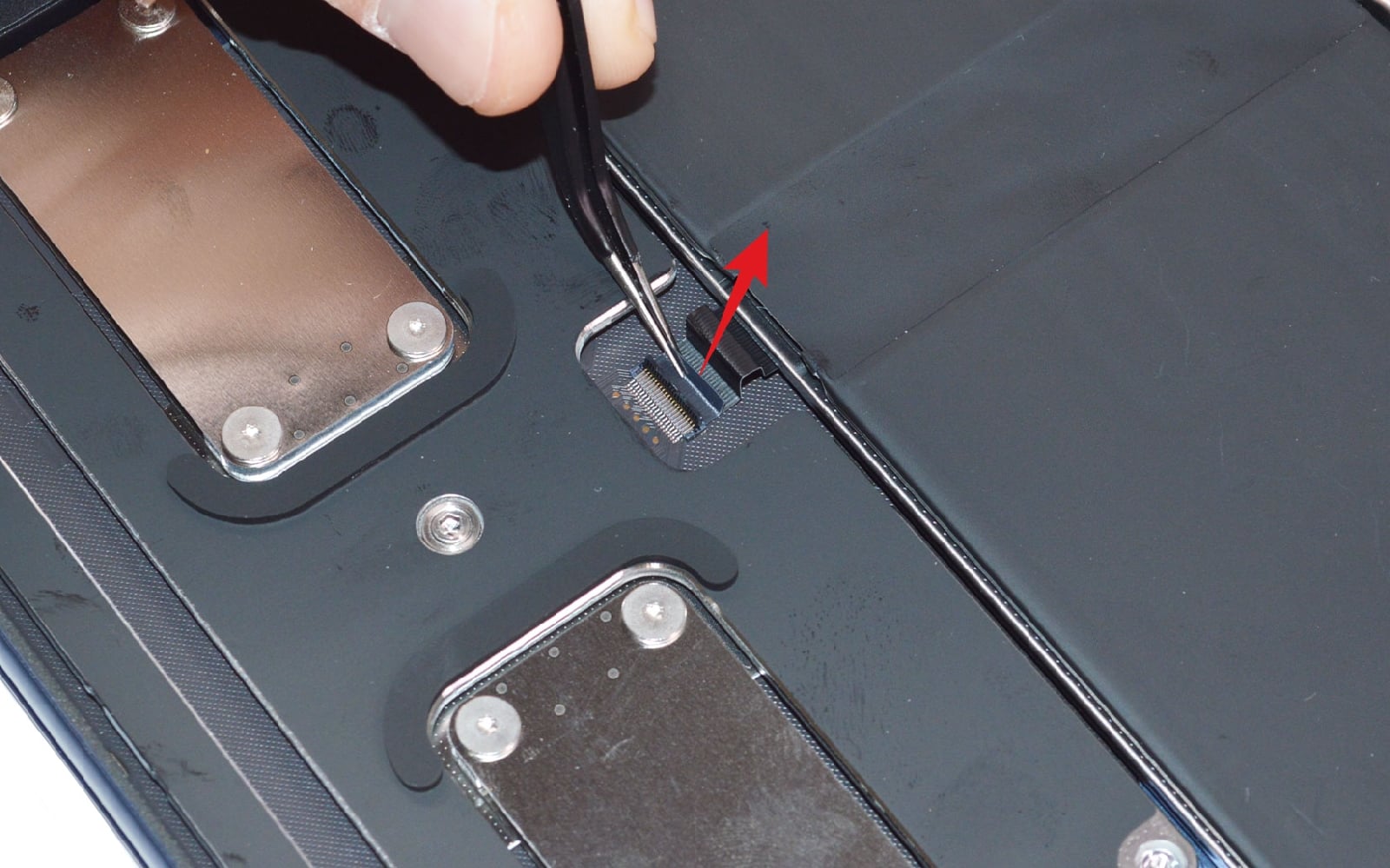 Comment changer le trackpad sur Macbook Neo 13 pouces photo 3